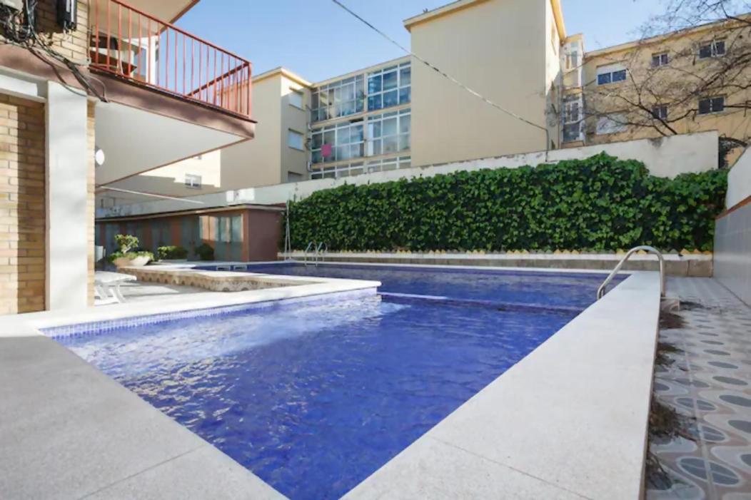 Apartamento Playa Con Piscina Parking Y 2 Habitac Castelldefels Exterior foto