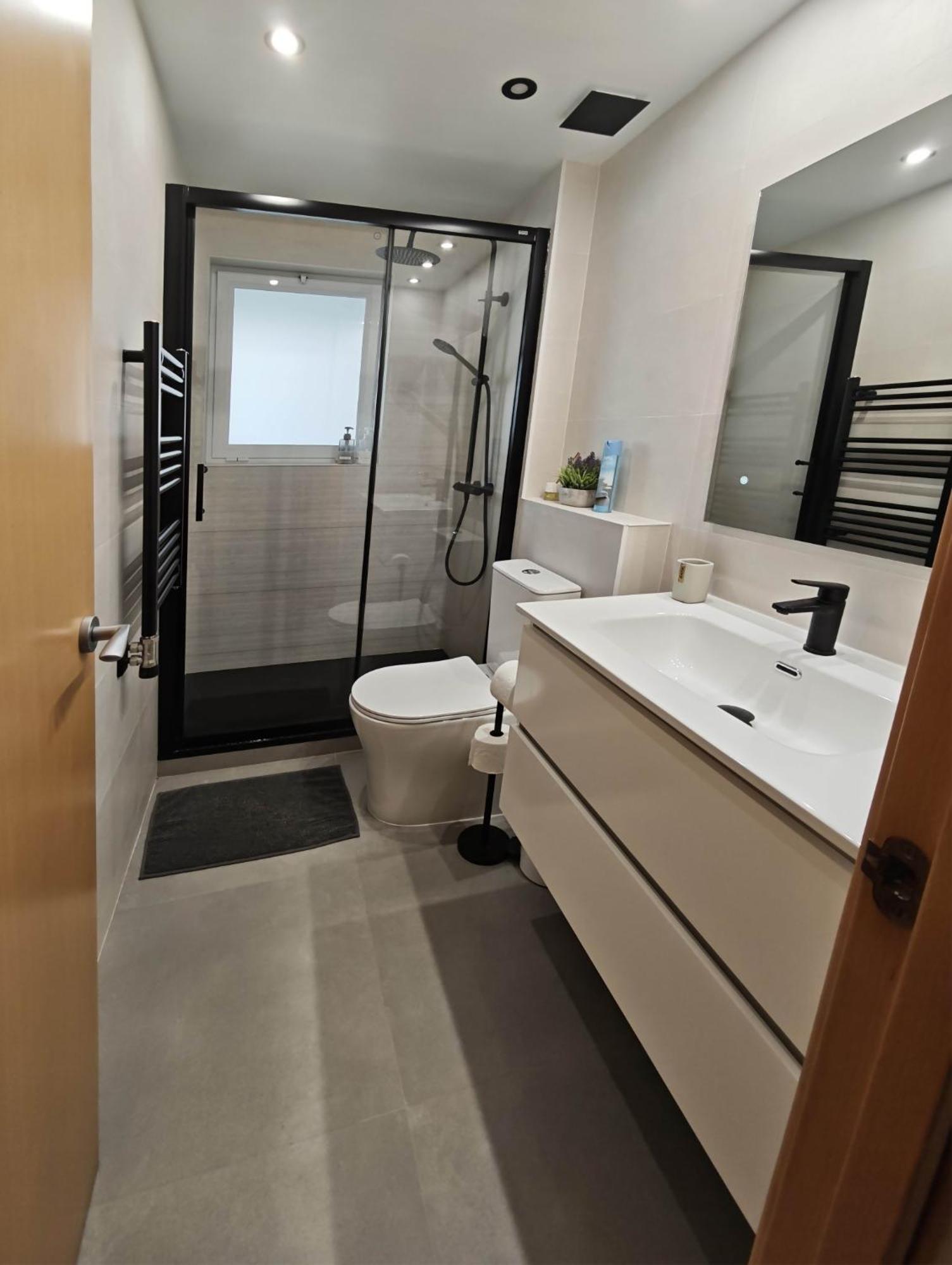 Apartamento Playa Con Piscina Parking Y 2 Habitac Castelldefels Exterior foto