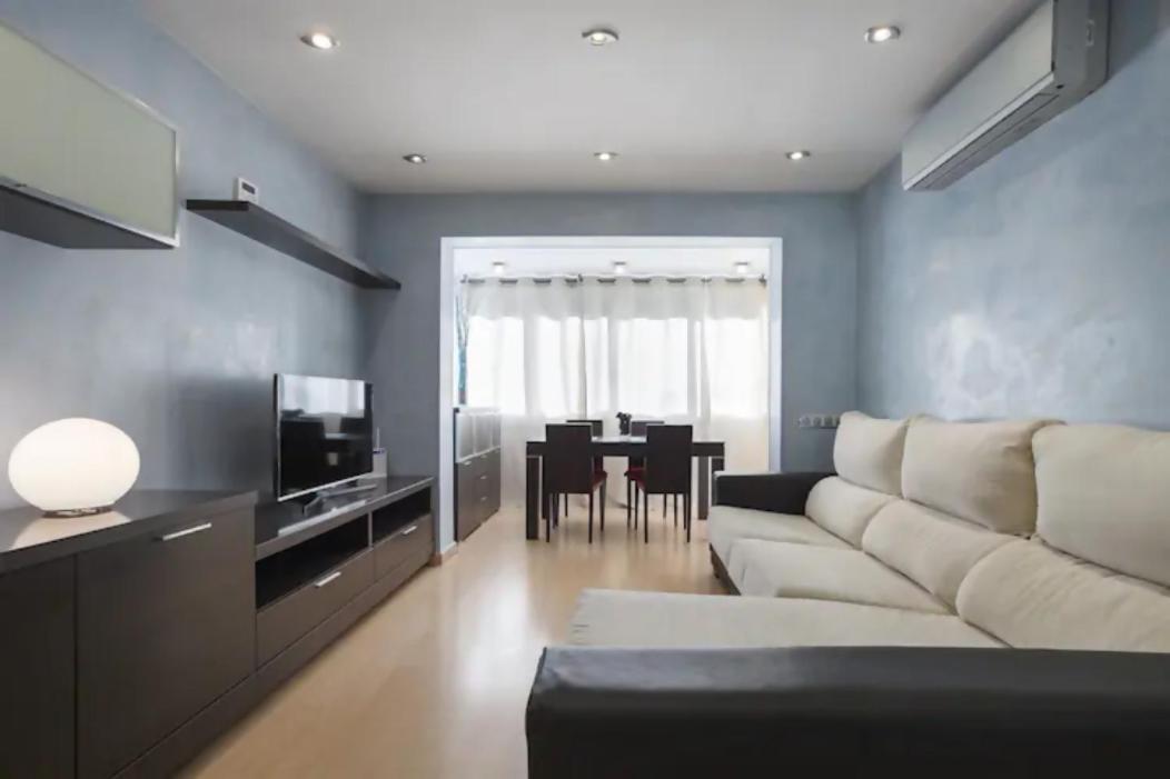 Apartamento Playa Con Piscina Parking Y 2 Habitac Castelldefels Exterior foto
