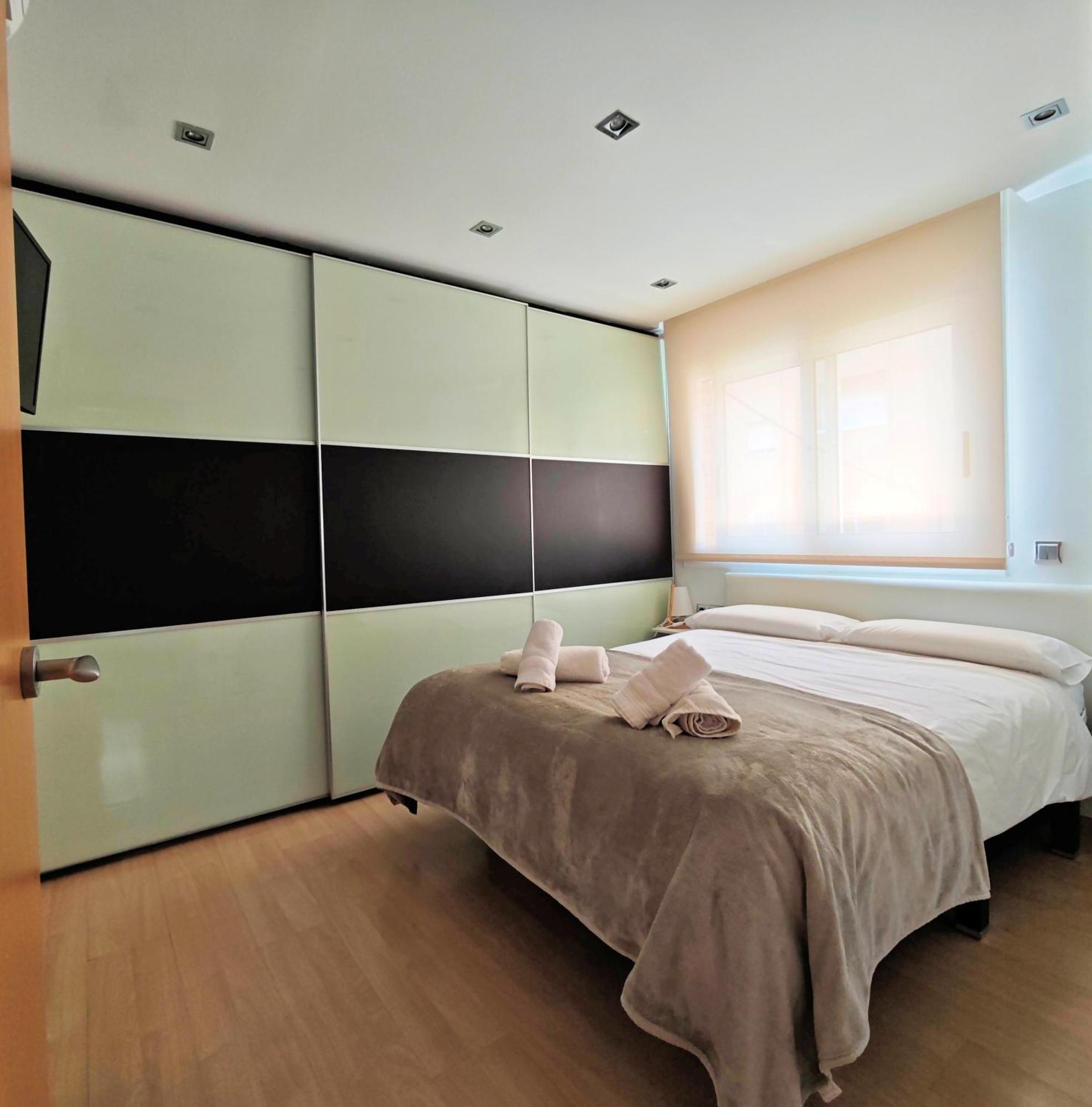 Apartamento Playa Con Piscina Parking Y 2 Habitac Castelldefels Exterior foto