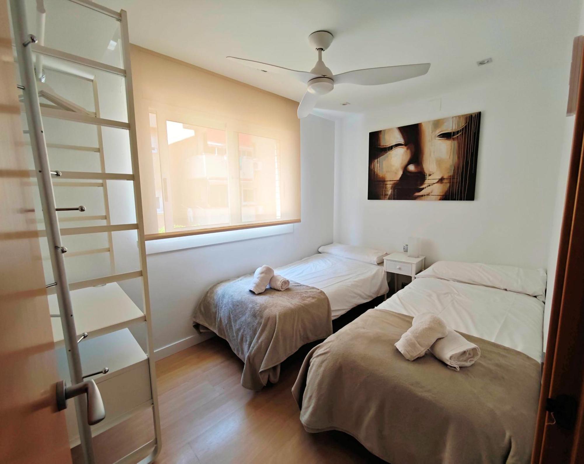Apartamento Playa Con Piscina Parking Y 2 Habitac Castelldefels Exterior foto